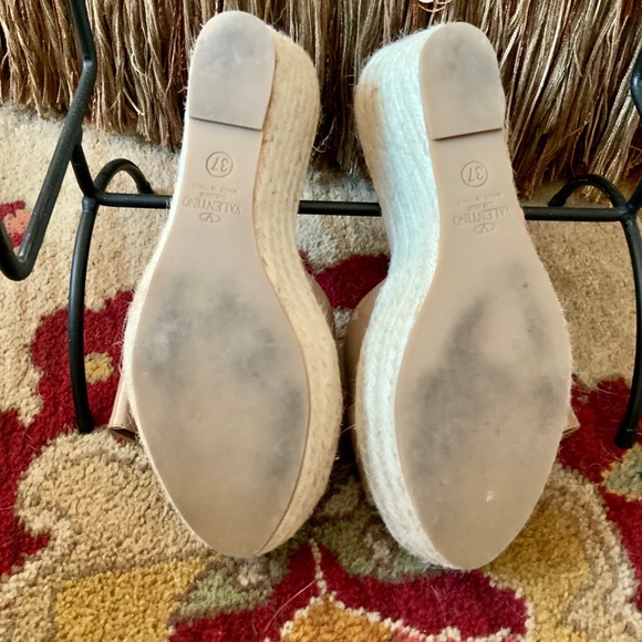 VALENTINO wedges, sz 7, perfect color w/ gorgeous bow. Perfect for summer! - Picture 5 of 8